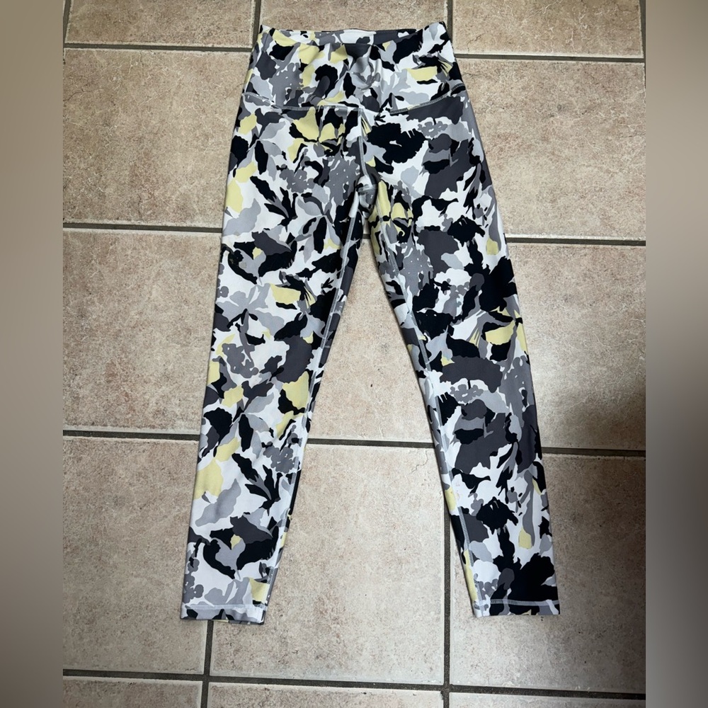 Balance Collection Yellow:Black Capri Cropped High Rise Leggings